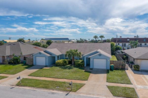 Beachside Getaway - Two Unit duplex - Pool & Patio